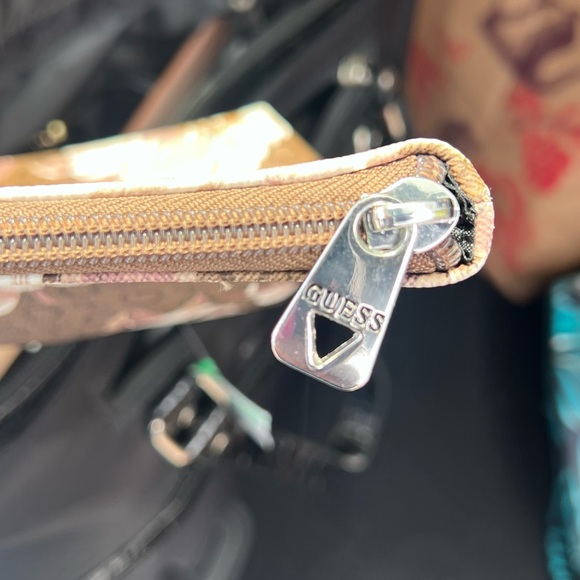 NEW WOT Guess Brown and Pink Floral Cosmetics bag - Picture 4 of 5